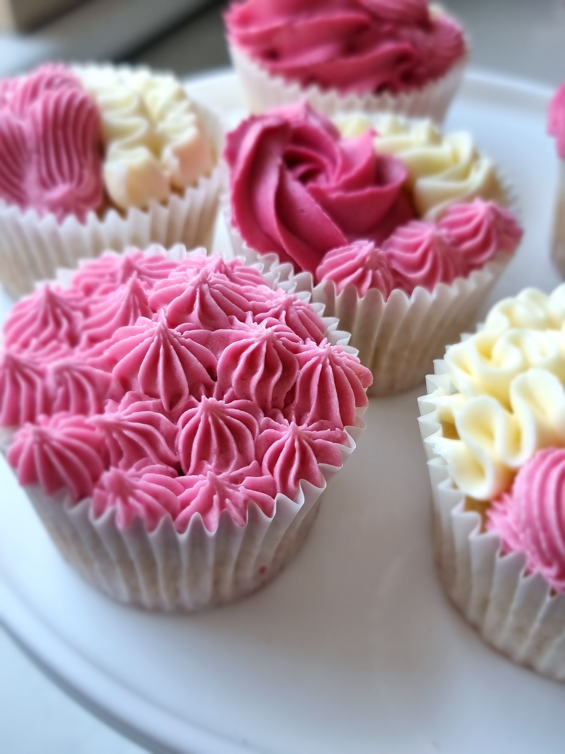 Vanilla Giant Cupcake Recipe  Baking, Recipes and Tutorials - The Pink  Whisk